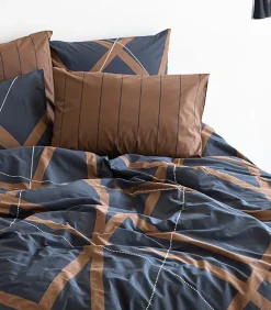 Outlet 2 persoons beddengoed 240x220 cm+2 kussenslopen 65x65 cm in katoen Dekbedovertrekken