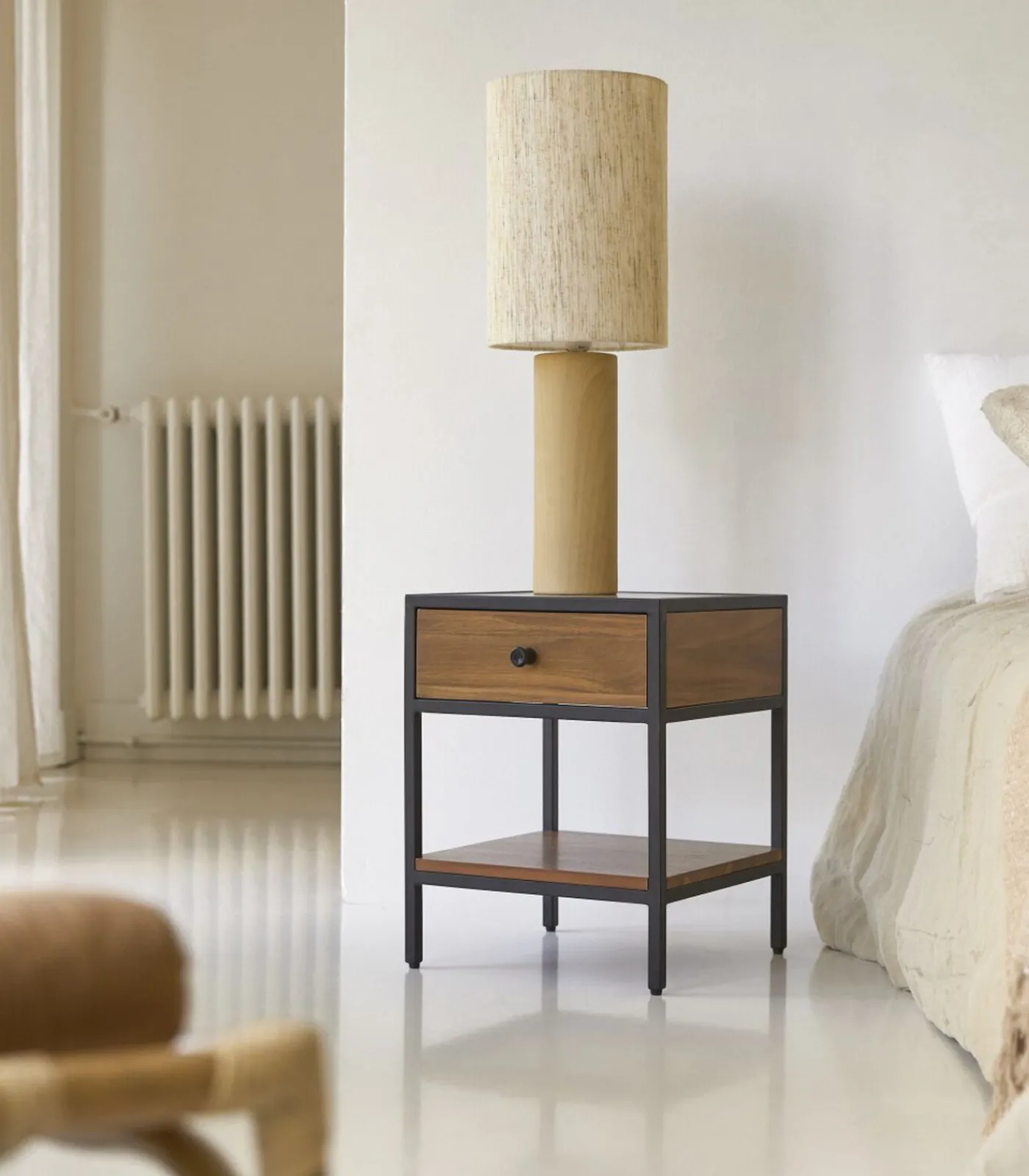 Outlet Agra - Nachtkastje in massief acacia en metaal Bedden