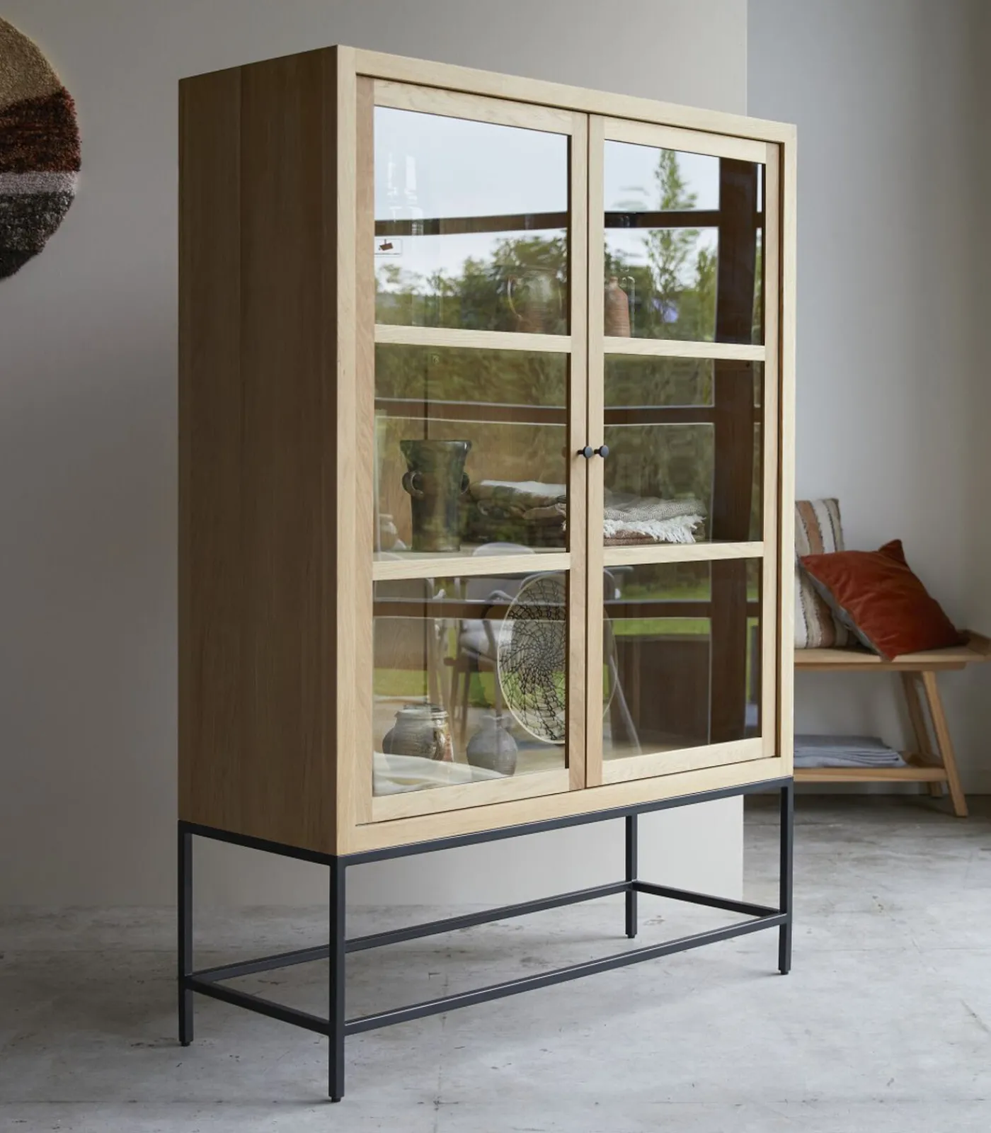 Sale Babeth - Hoge vitrinekast van massief eikenhout Meubels