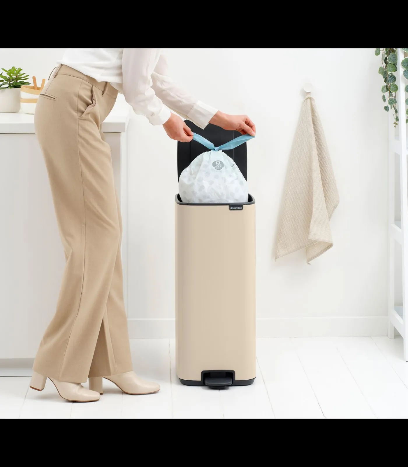 Bo Pedaalemmer, 30 liter, stil sluitend, kunststof binnenemmer - Soft Beige Manden En Bakken