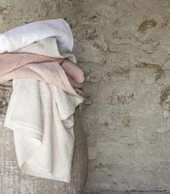 Essentiel - Effen badhanddoek van biologisch gekamd katoen Handdoeken