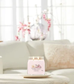 Sale Geurkaars Pink Cherry & Vanilla Signature Medium Jar Kaarsen & Kaarshouders