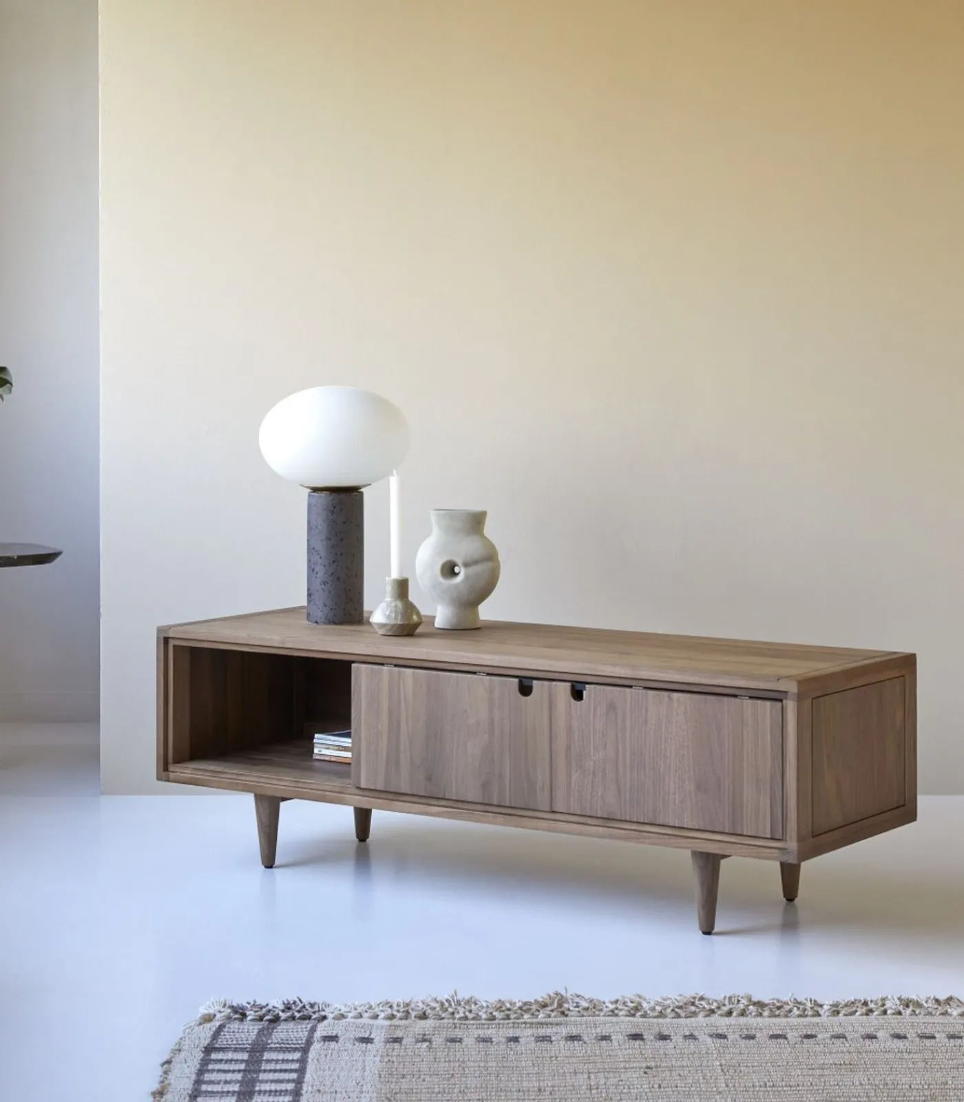 Outlet Jonàk - Tv-meubel van massief notenhout 140 cm Meubels