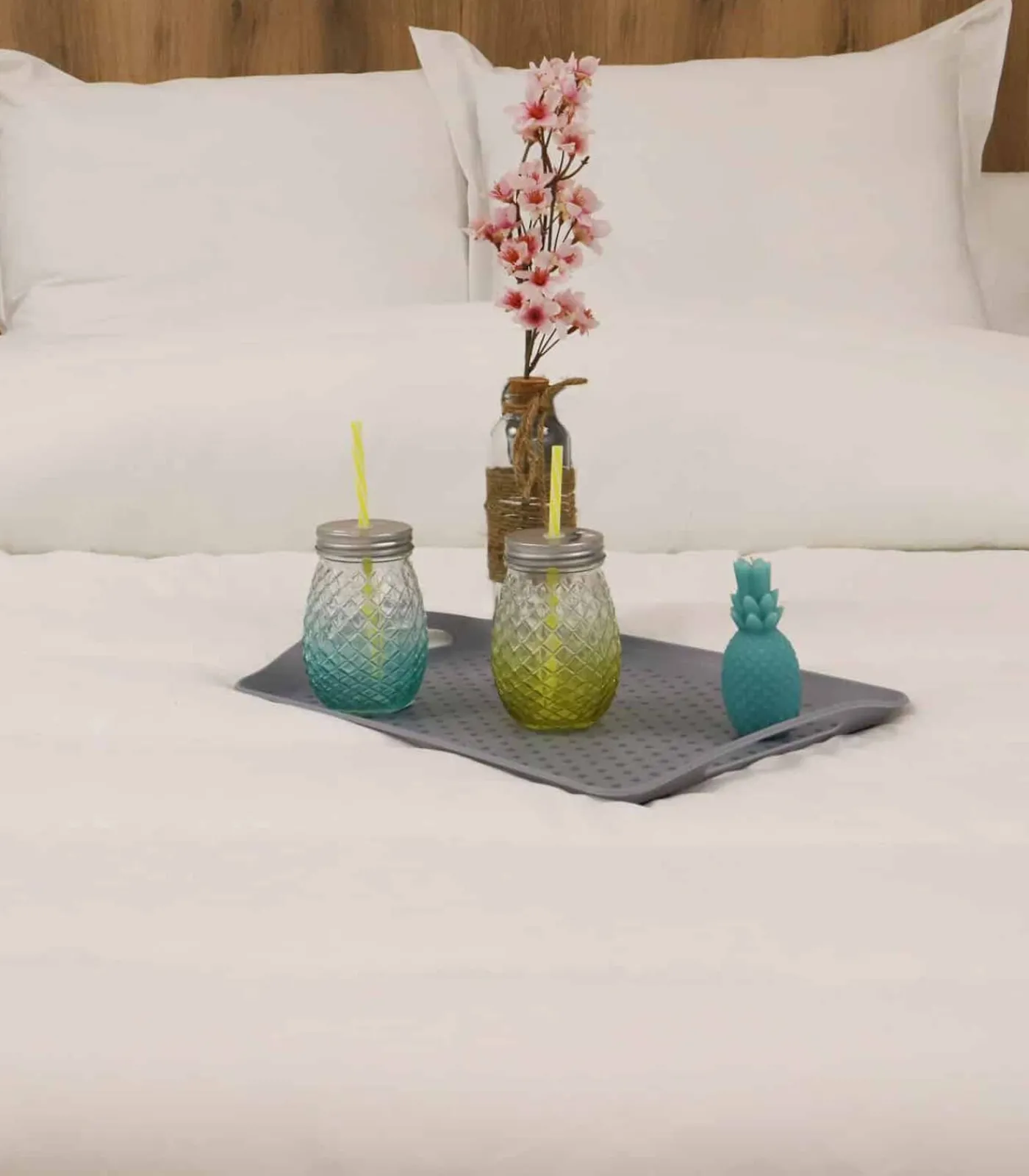 New Lichtgewicht synthetisch zomerdekbed in wit polyester 240x260 cm Dekbedden