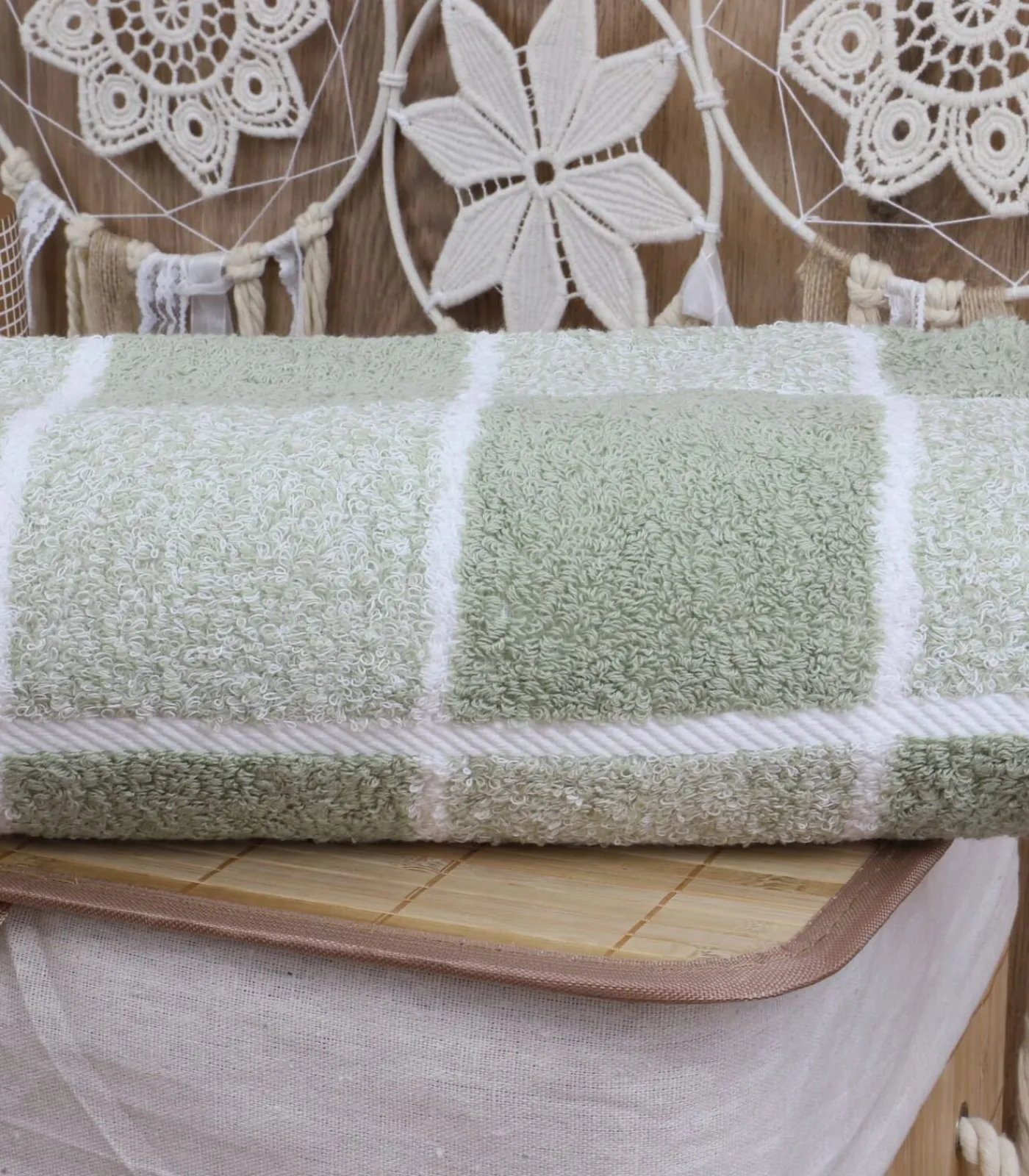 Outlet Lichtroze katoenen geruite handdoek 50x100 cm Handdoeken