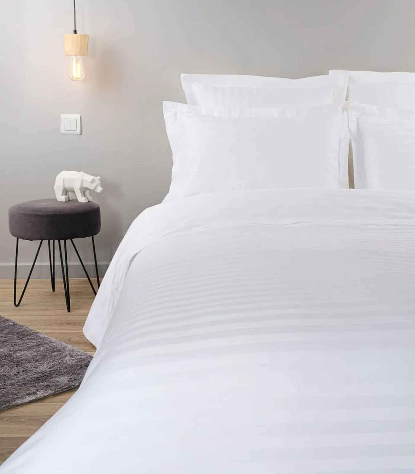 Outlet Set van 2 luxe gestreepte kussenslopen in Wit katoensatijn 65x65 cm Kussenslopen