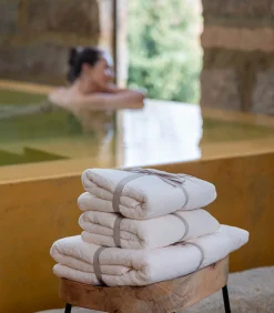 Set van 2 Premium Handdoeken SERENE BLISS. Biologisch Katoen Handdoeken