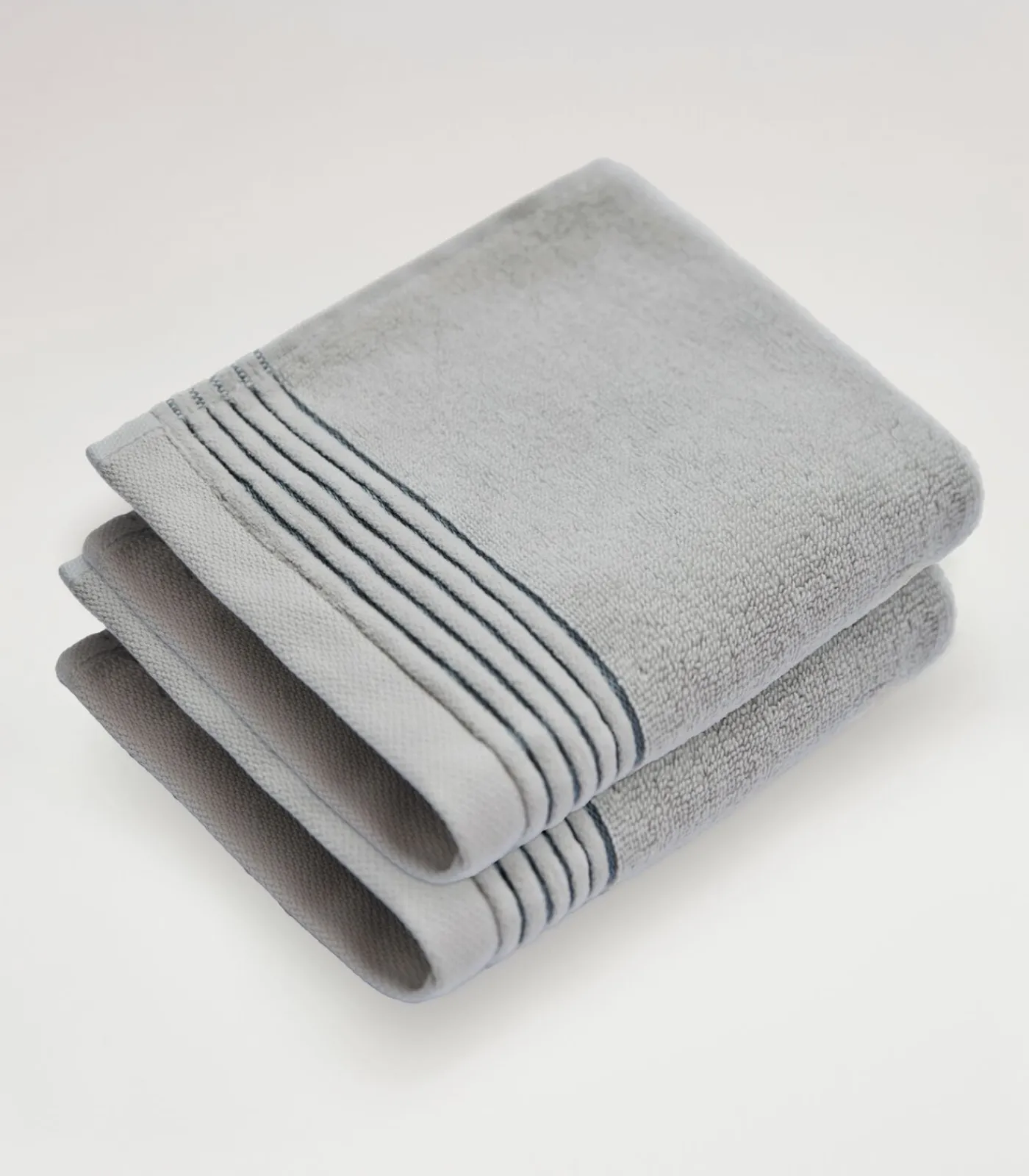 New Set van 2 Premium Handdoeken SILVER MIST. Biologisch Katoen Handdoeken