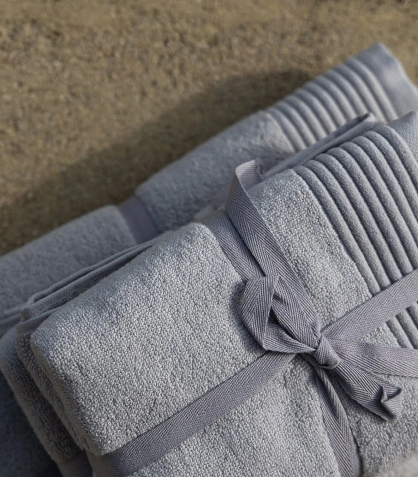 New Set van 2 Premium Handdoeken SILVER MIST. Biologisch Katoen Handdoeken