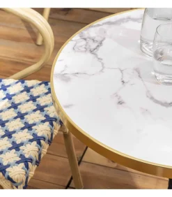 Hot Set van wit marmeren terrastafel en 2 blauwe stoelen Tuinmeubelen