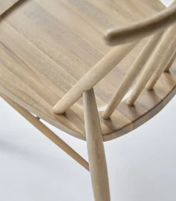 Hot Stoel in massief acaciahout Léa Stoelen