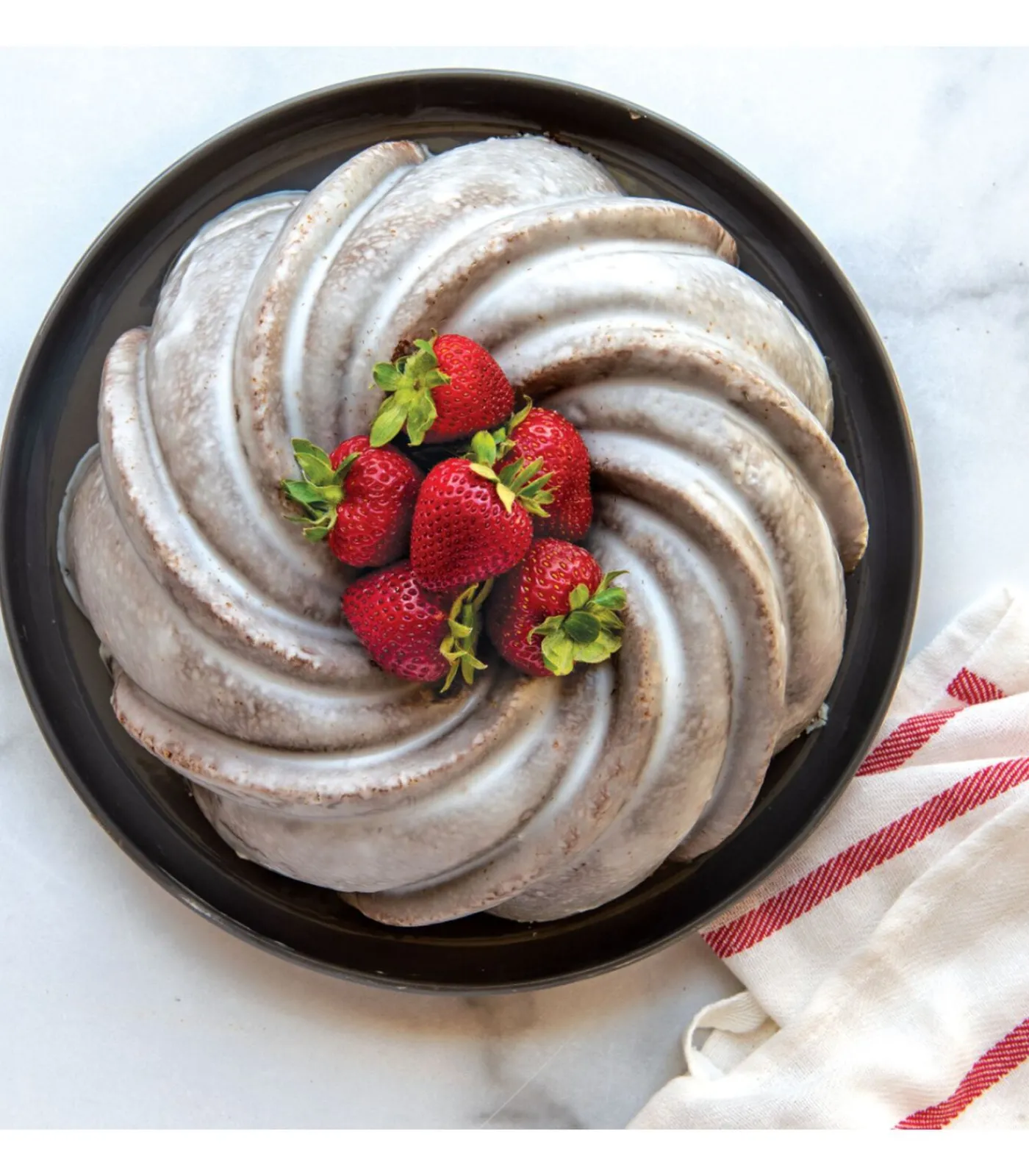 Outlet Tulband Bakvorm Swirl Bundt Goud ø 24 cm / 2.4 liter Bakken