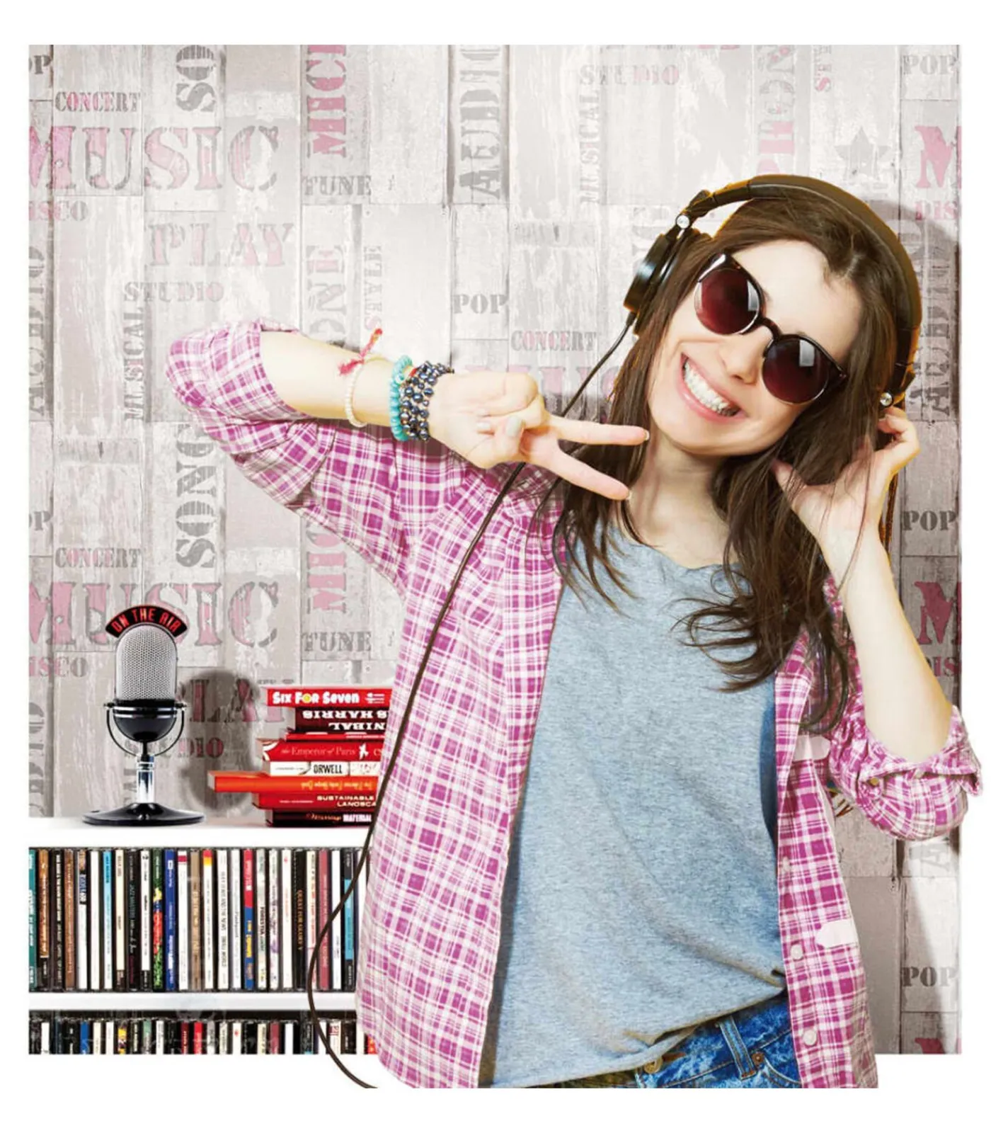 New Urban Friends & Coffee Behang houten planken en woorden beige en roze Decoratie