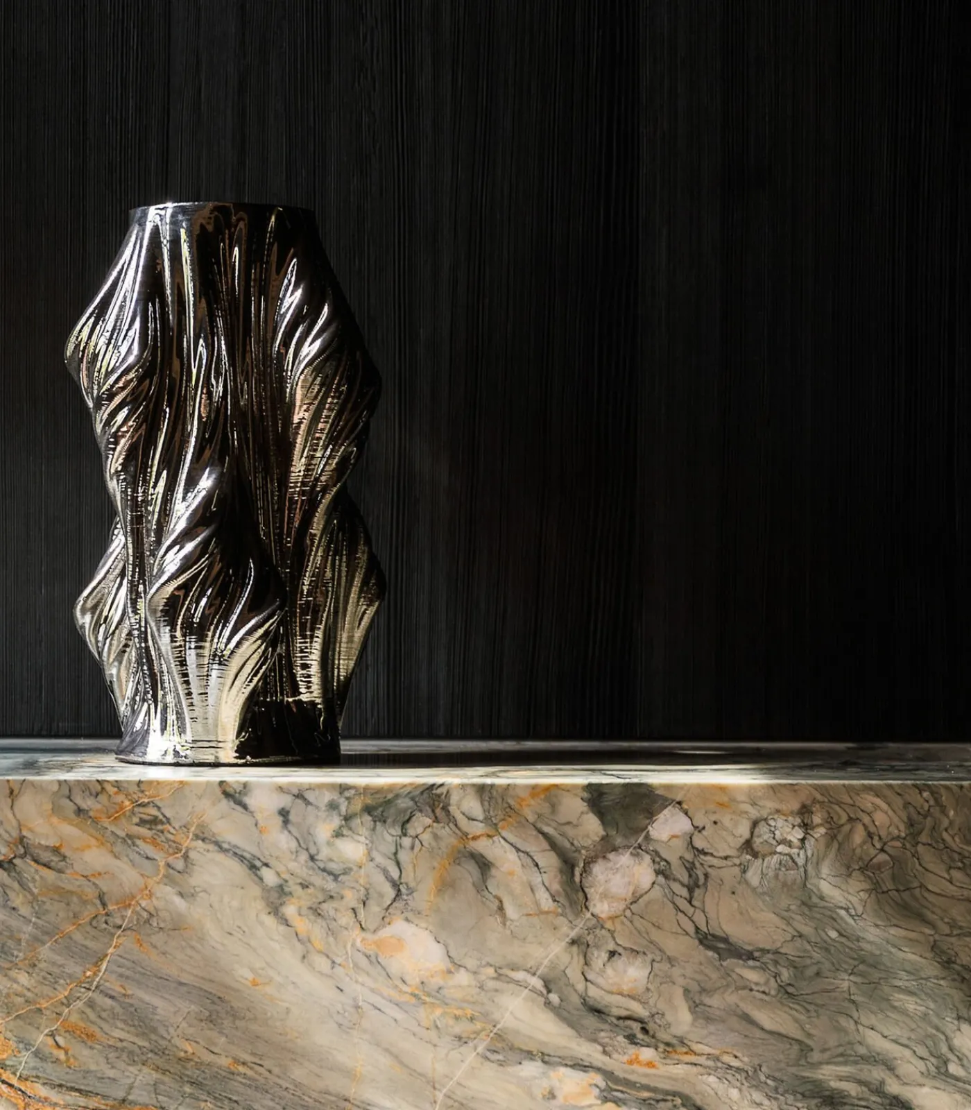 Hot Vaas 20x20xH28,5cm satin Vea Vazen