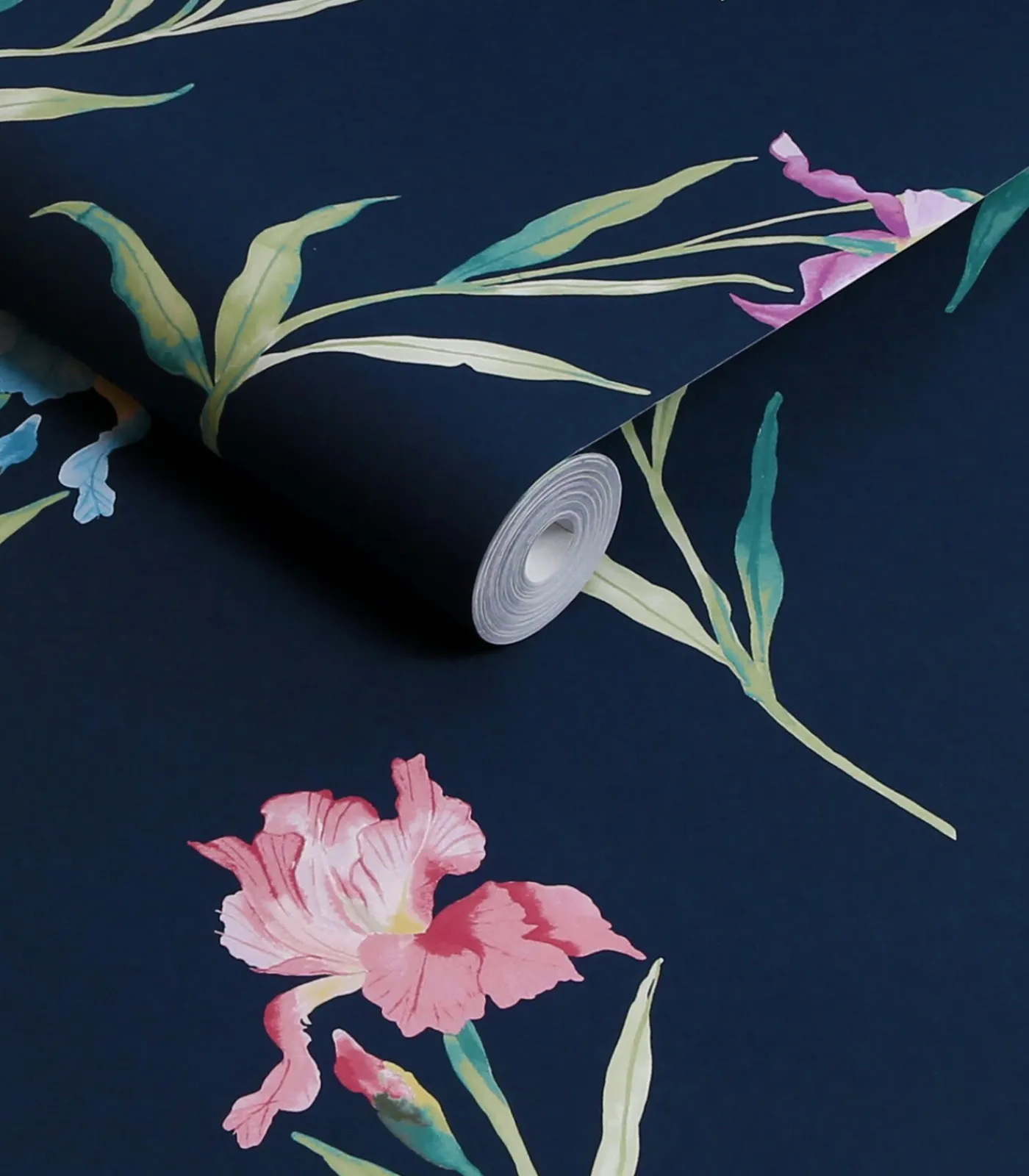 Hot Vliesbehang Hawling Irises Wanddecoratie