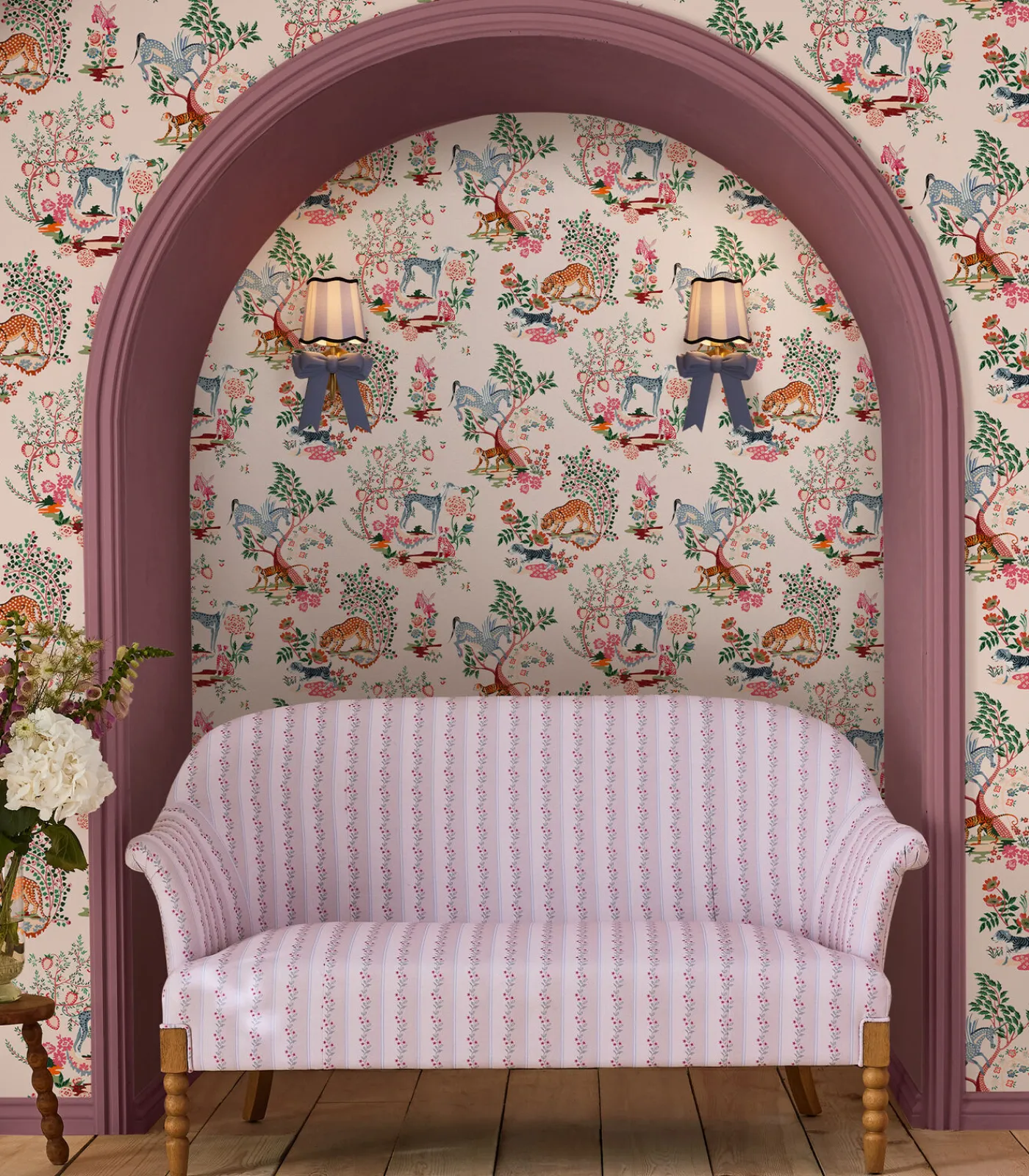 Outlet Vliesbehang Painted Kingdom Pink Wanddecoratie