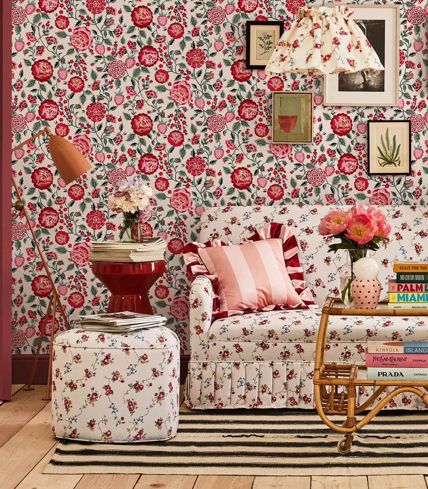 Online Vliesbehang Strawberry Garden Rose Wanddecoratie